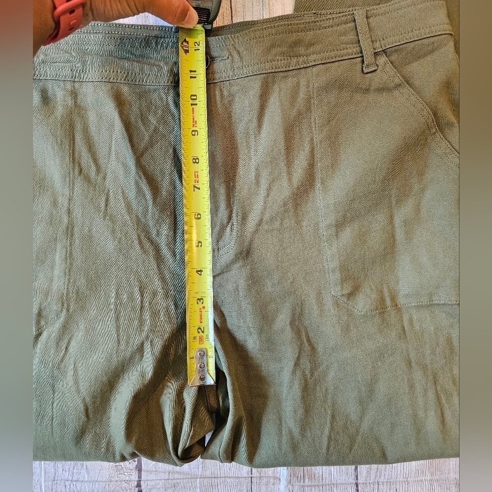 Elizabeth and James Women's Size 16 Green Casual Pant Cotton Career Pockets - Picture 9 of 9